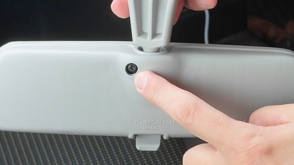 ミラー裏側のネジ(ボールジョイントの圧力用)