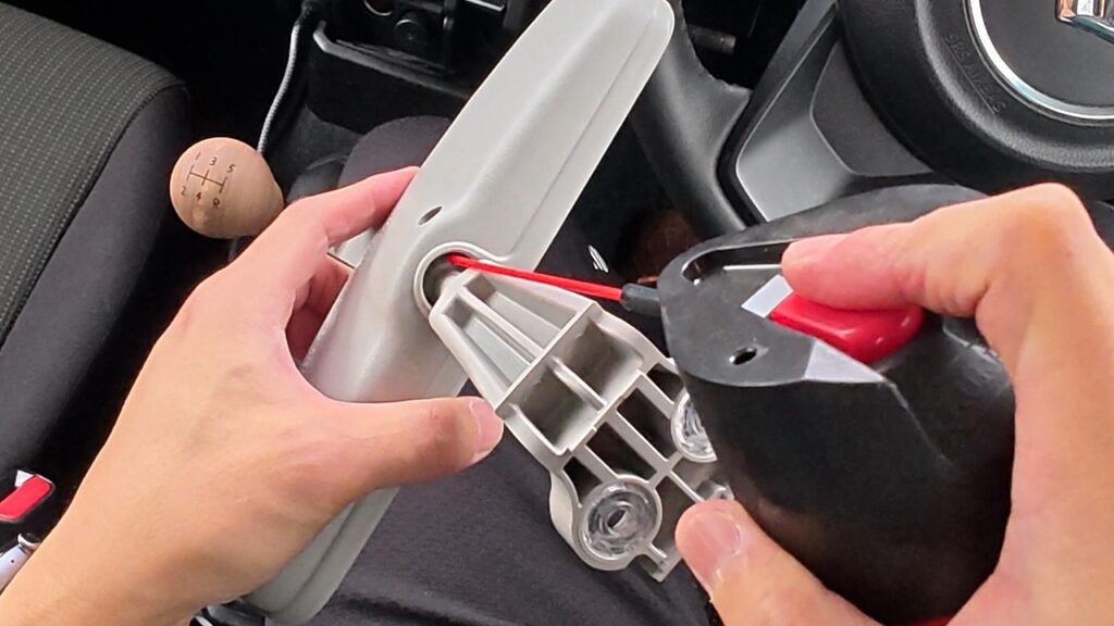 ジョイント部にシリコンスプレーを吹く